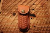 DM1284 Couteau Damas Pliant Twisted Wood Lame 128 Couches Etui Cuir - Livraison Gratuite