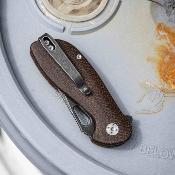 SKW67506 Skallywag Mudskipper Brown | Lame Tanto Modifiée Acier 14C28N | Manche Micarta Brun | Liner Lock | Clip Livraison Gratuite